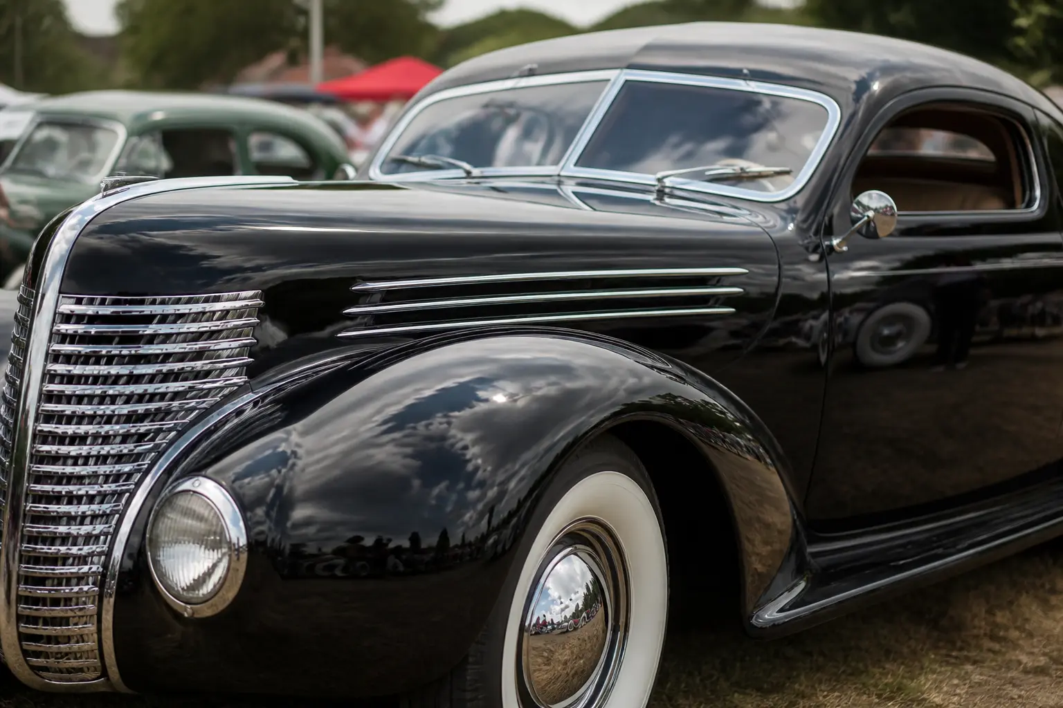 Аэродинамичный американский автомобиль 1930-х годов эпохи Chrysler Airflow