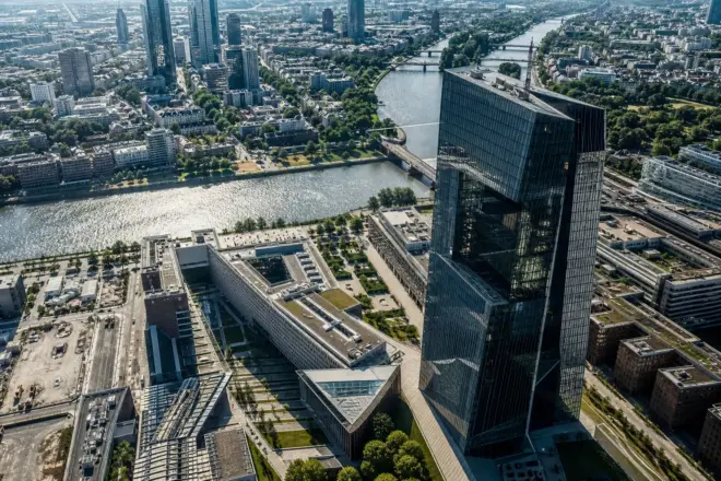 Deutsche Börse: як біржа працює з торгами, клірингом і даними
