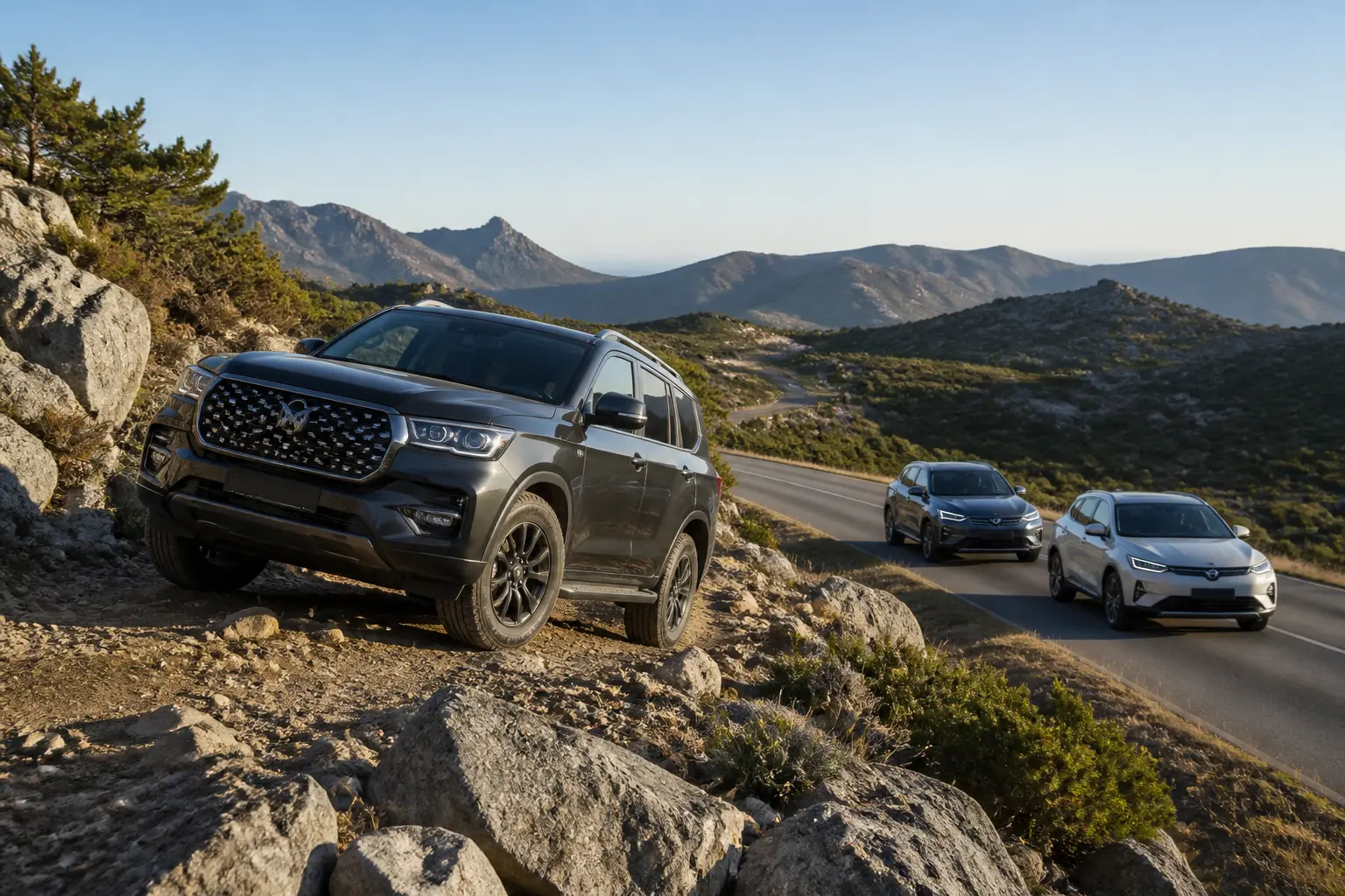 Внедорожник KG Mobility Rexton на бездорожье рядом с кроссоверами Hyundai и Kia