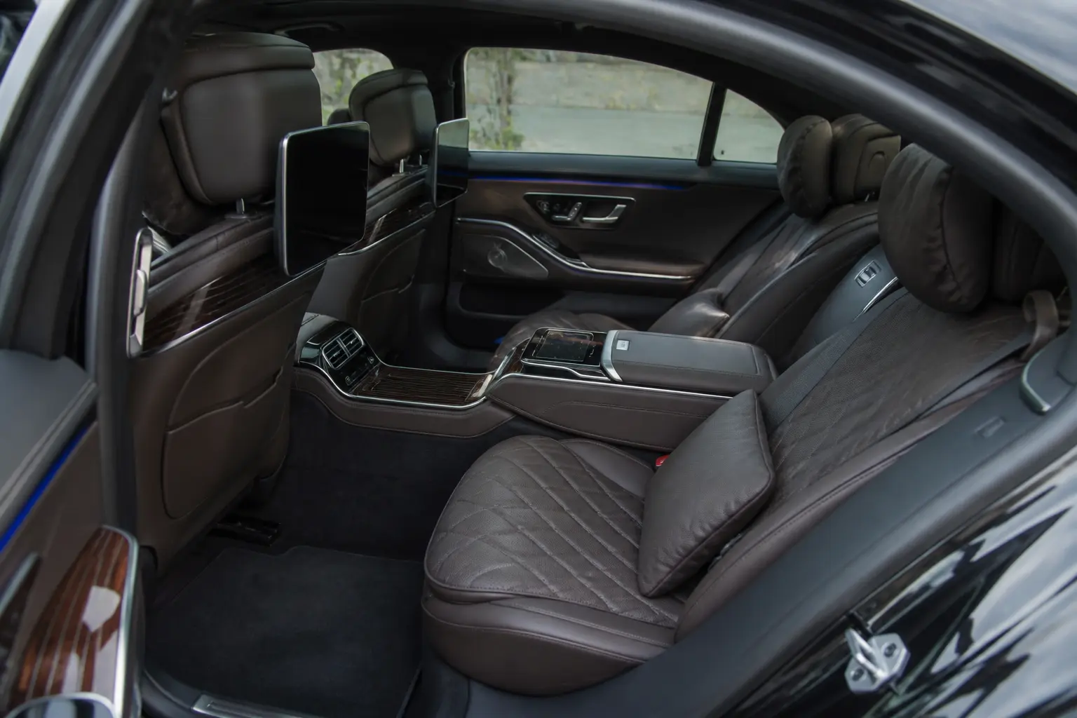 Роскошный салон современного Mercedes-Benz S-класса