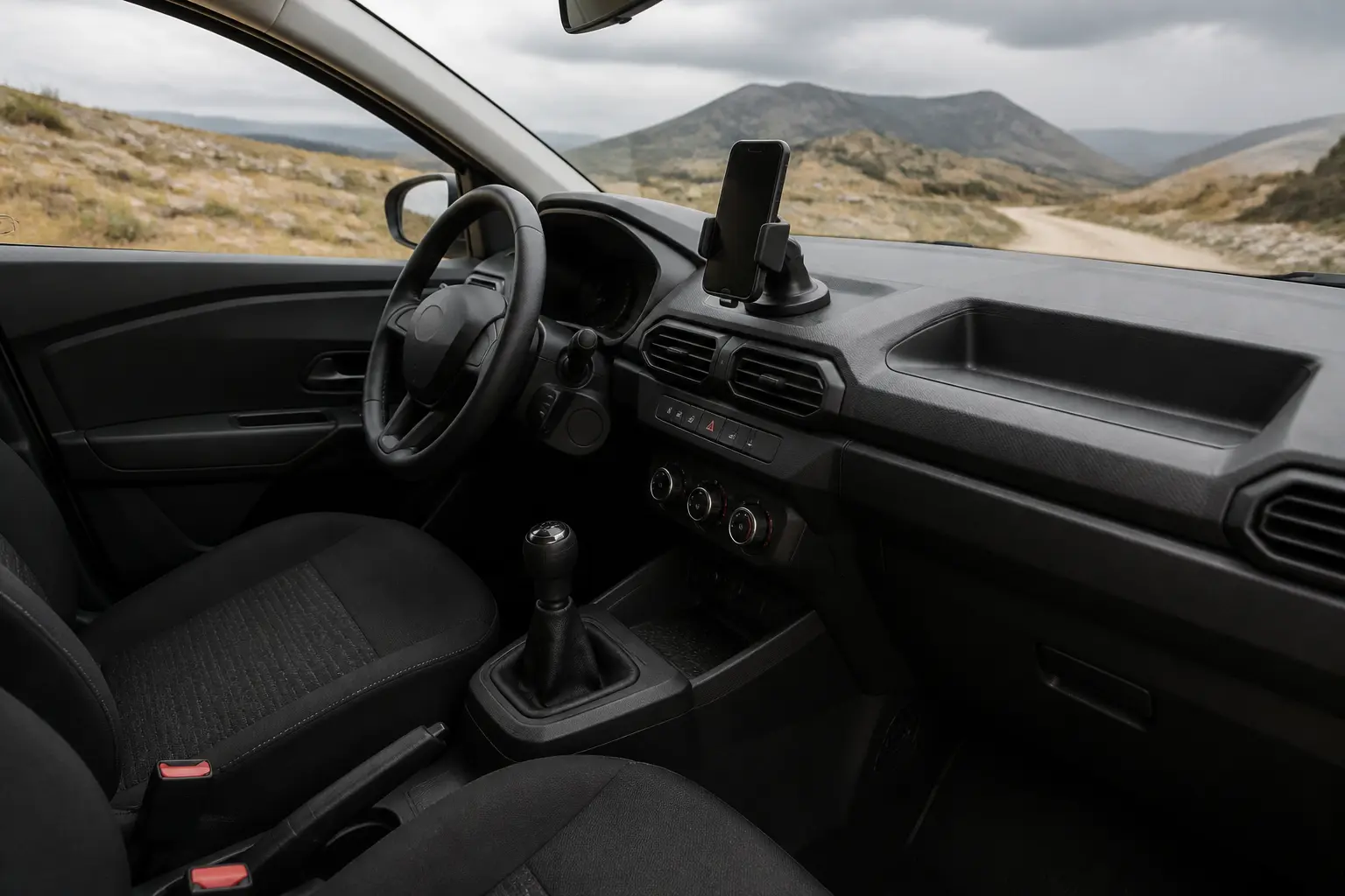 Интерьер автомобиля Dacia: практичный салон с минимумом электроники