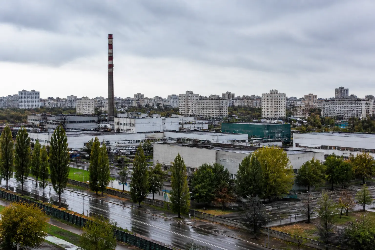Промышленный ландшафт Киева с фармацевтическим производством