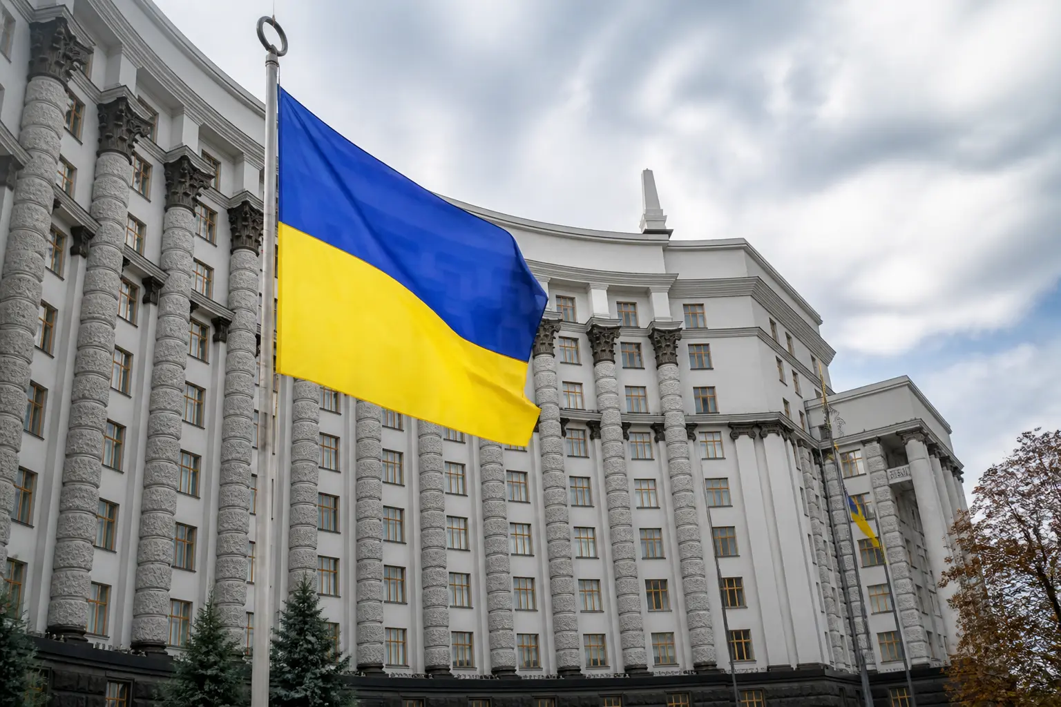 Будівля уряду з прапором на тлі неба
