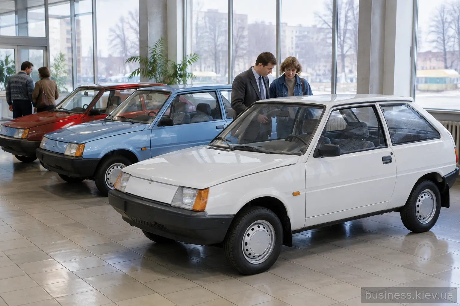 Автосалон в Україні кінця 1990‑х із новими хетчбеками Таврія та покупцями
